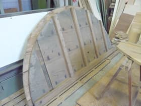 テーブル製作中。