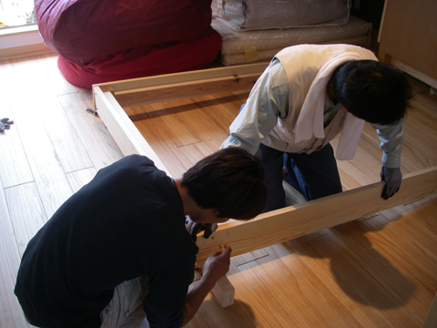 二葉オリジナルの桧のベット