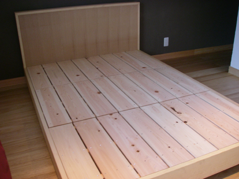 ベッドの組み立て完了