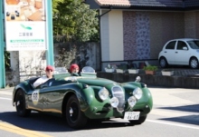 緑のクラシックカー