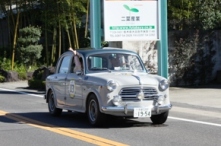 白いクラシックカー