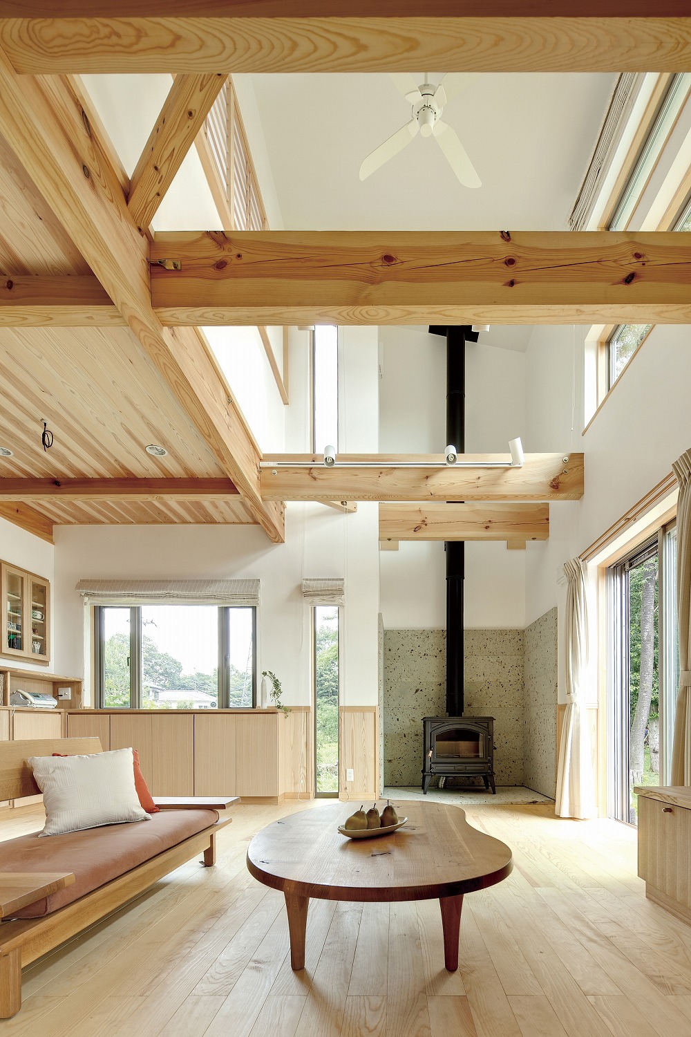 薪ストーブのある暮らし ─ 緑に囲まれた自然を感じる木の家 - photo 1