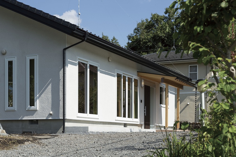 若草色の和室が彩る、梁見せ天井の平屋住宅 - photo 10