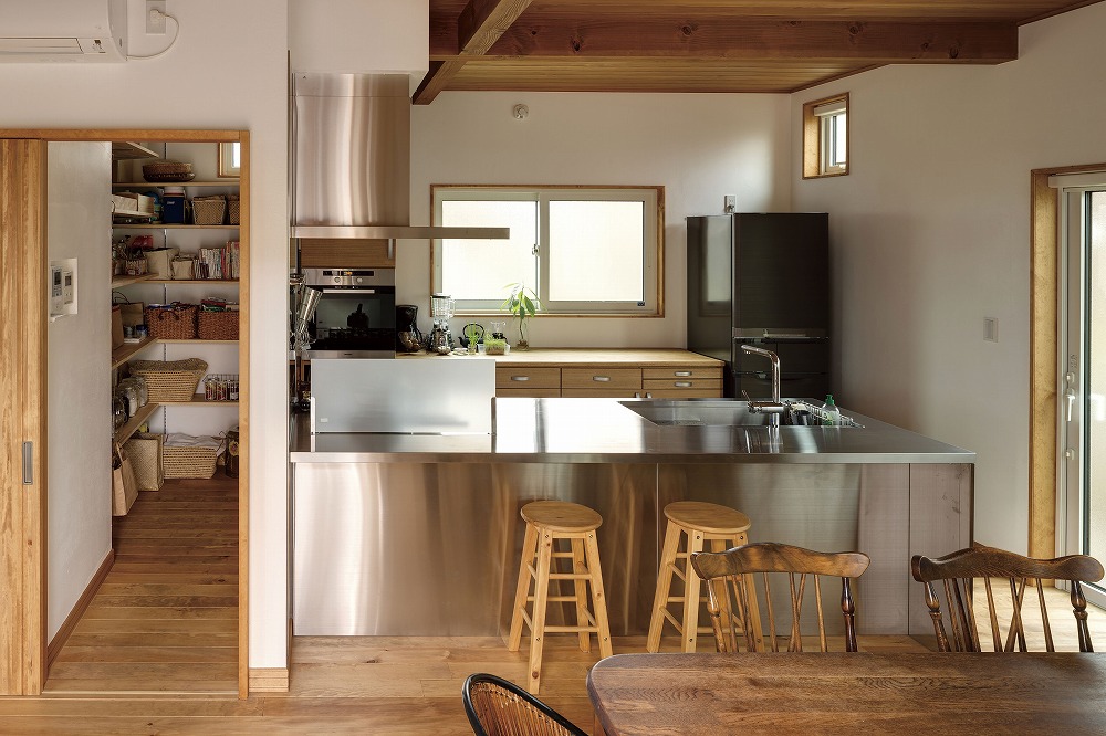 お料理好きも満足 ─ 本格キッチンとパントリーのある暮らし - photo 2