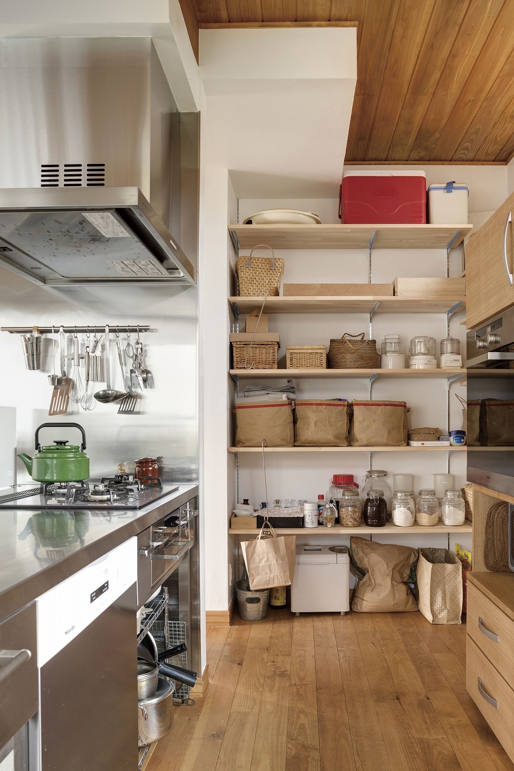 お料理好きも満足 ─ 本格キッチンとパントリーのある暮らし - photo 3