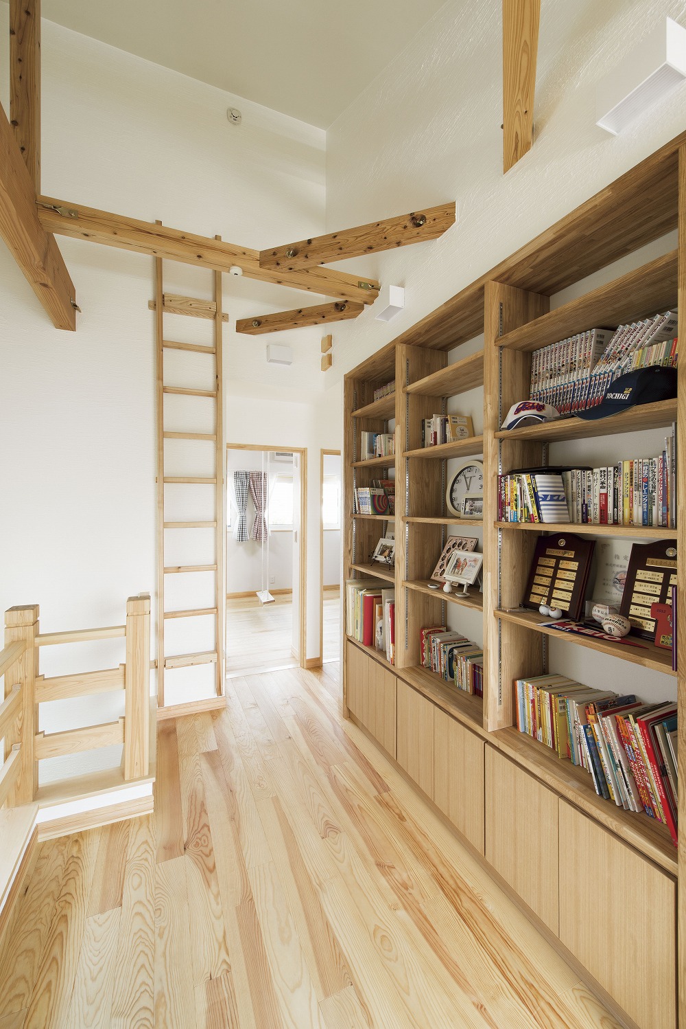 ブランコのある子供部屋と猫くぐり穴 ─ 家族みんなが笑顔になる家 - photo 8