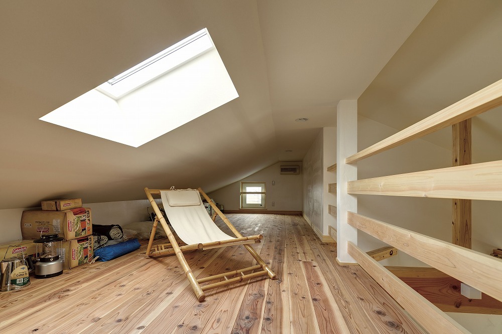 薪ストーブと吹き抜けが彩る、ナチュラルモダンな住まい - photo 1