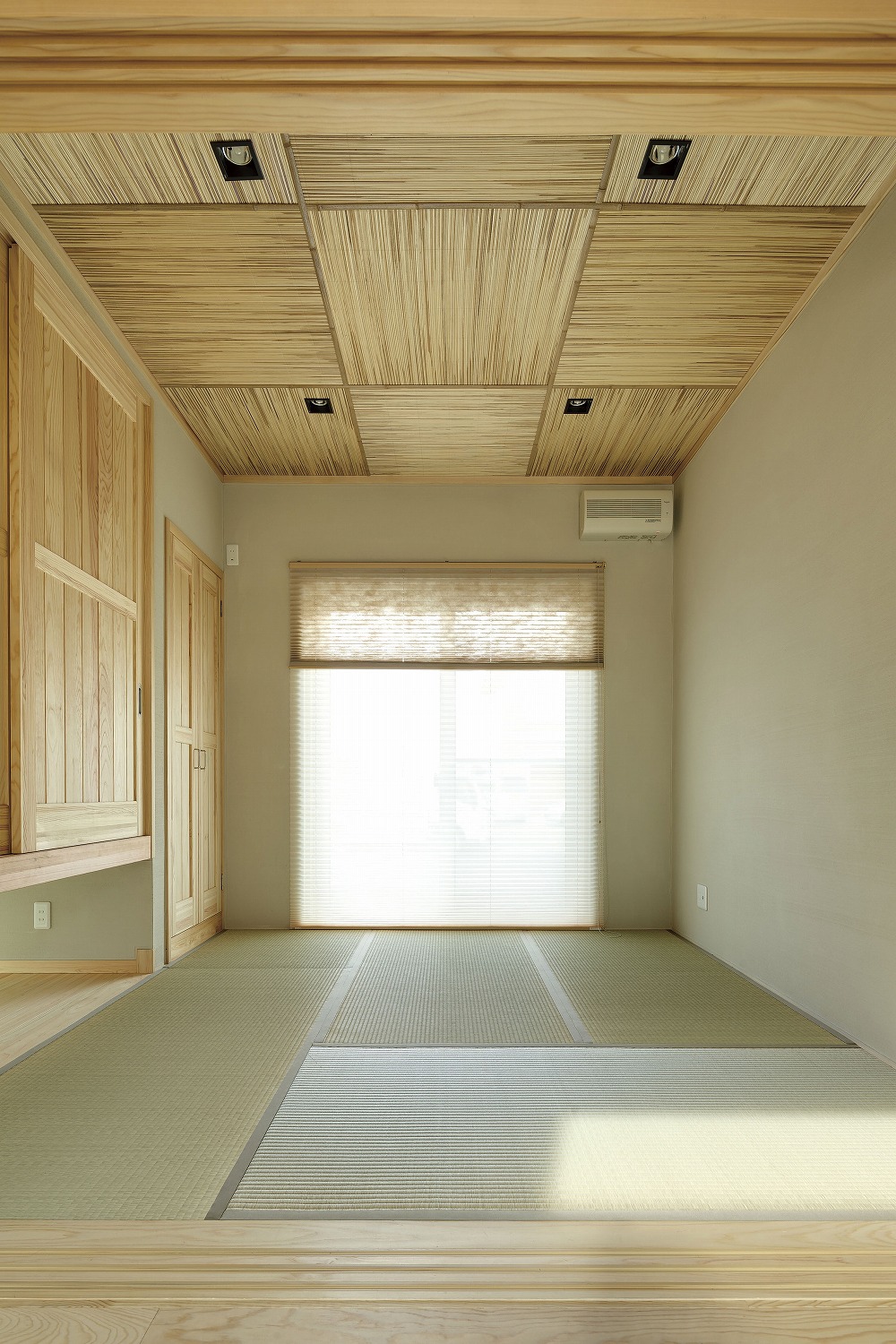 薪ストーブと吹き抜けが彩る、ナチュラルモダンな住まい - photo 4