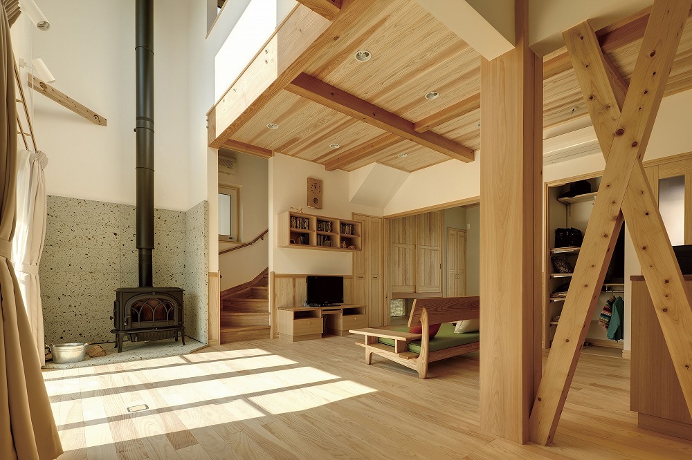 薪ストーブと吹き抜けが彩る、ナチュラルモダンな住まい - photo 7