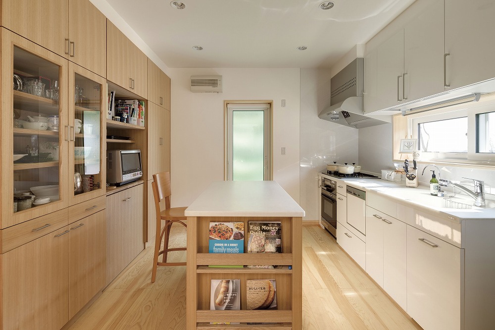 薪ストーブと吹き抜けが彩る、ナチュラルモダンな住まい - photo 8