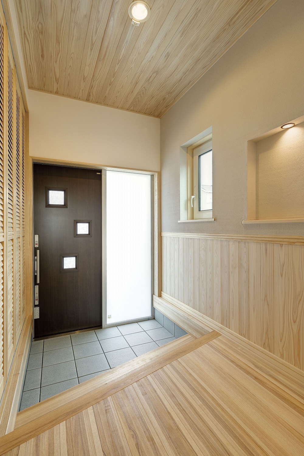 ロフトと吹き抜けが広がる、木の温もりに包まれる住まい - photo 7