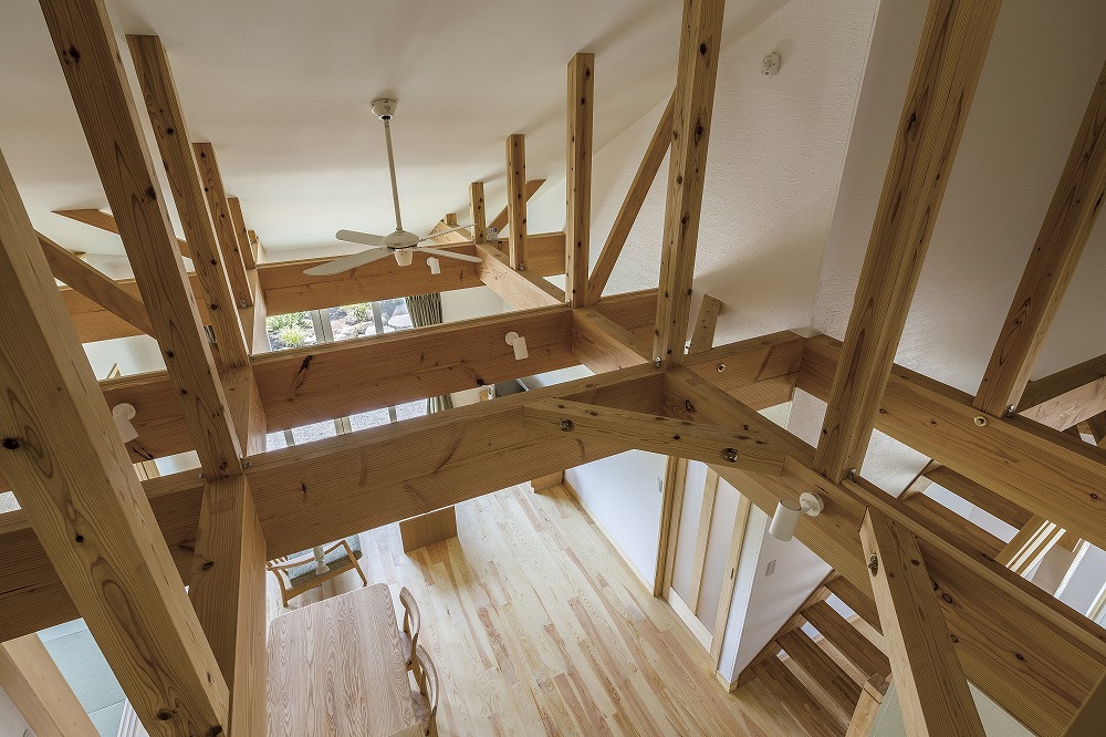 構造美を活かした、環境に配慮したナチュラル住宅 - photo 4