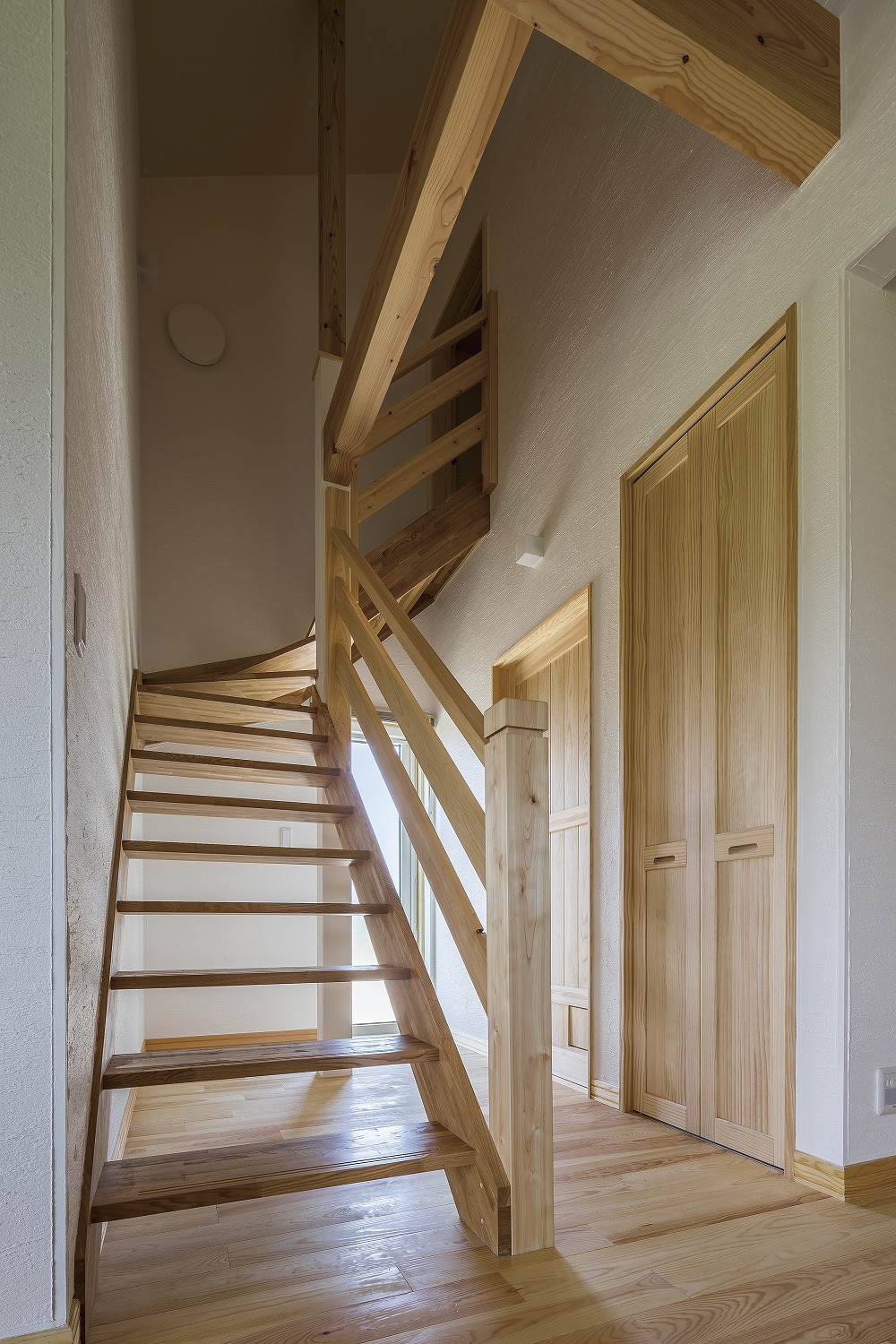 構造美を活かした、環境に配慮したナチュラル住宅 - photo 7