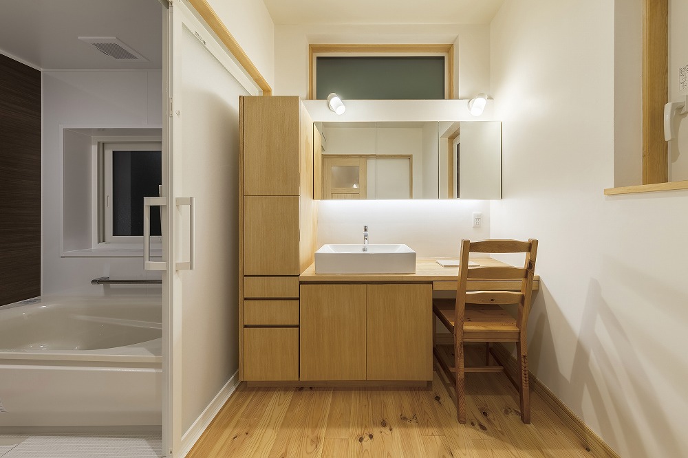 ロフトとワークスペースを備えた、多世代が過ごせる住まい - photo 6