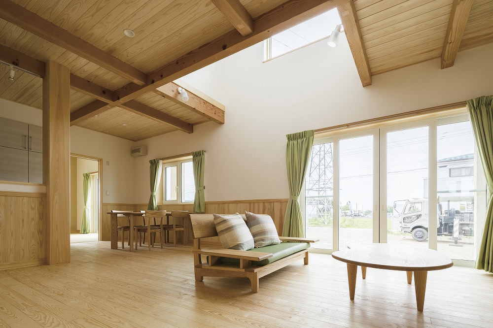 セージグリーンの壁とすだれ天井が印象的な和室のある住まい - photo 10