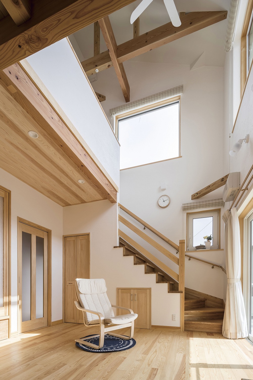 ラウンジチェアとワークスペースが一体となった多機能LDKの家 - photo 2