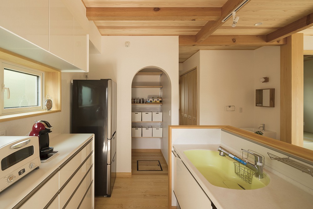 ラウンジチェアとワークスペースが一体となった多機能LDKの家 - photo 5