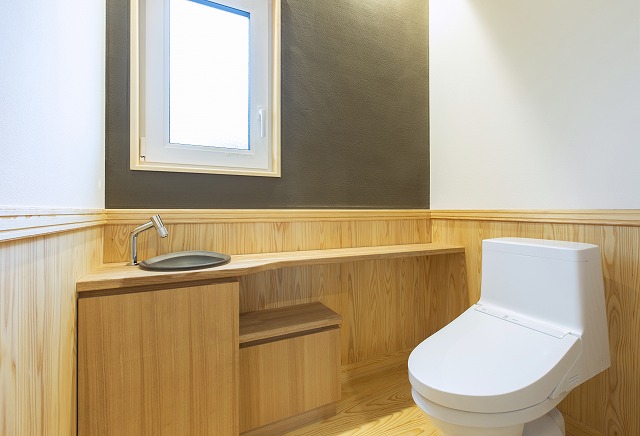 腰高の木製パーティションで仕切る、開放的なダイニングキッチン - photo 4