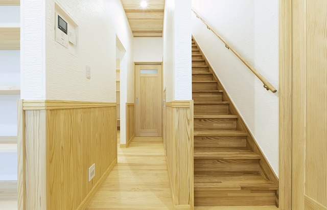 腰高の木製パーティションで仕切る、開放的なダイニングキッチン - photo 5