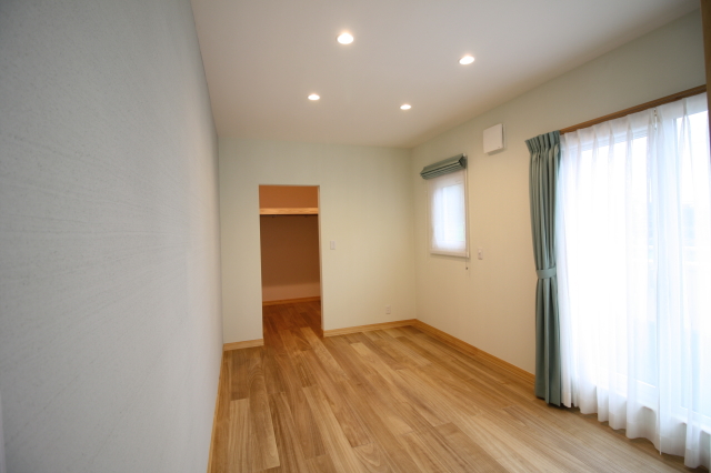 木製家具で統一されたシンプルで機能的なナチュラルハウス - photo 4