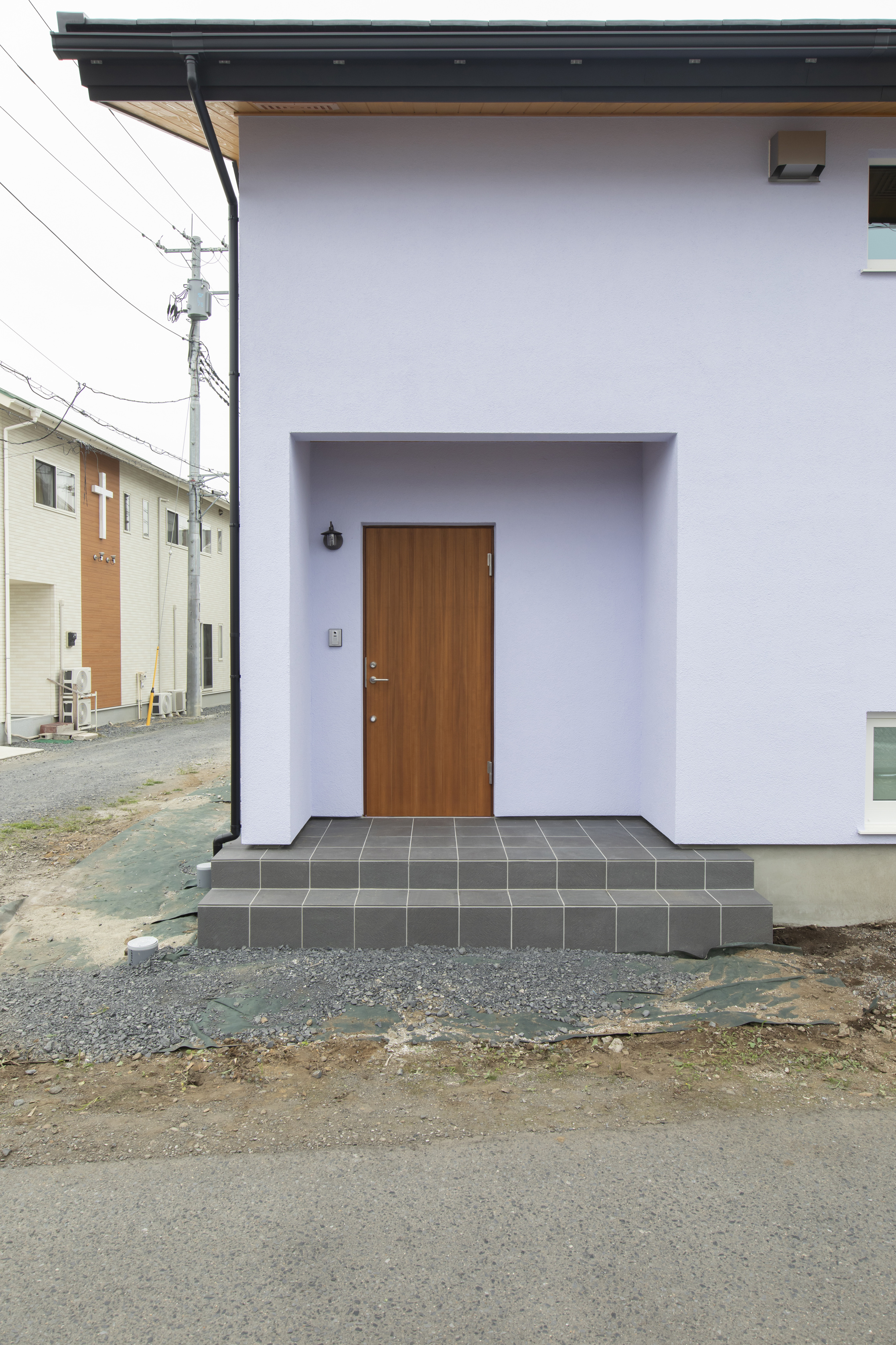 素材のコントラストが美しい個性的なモダン住宅 - photo 1