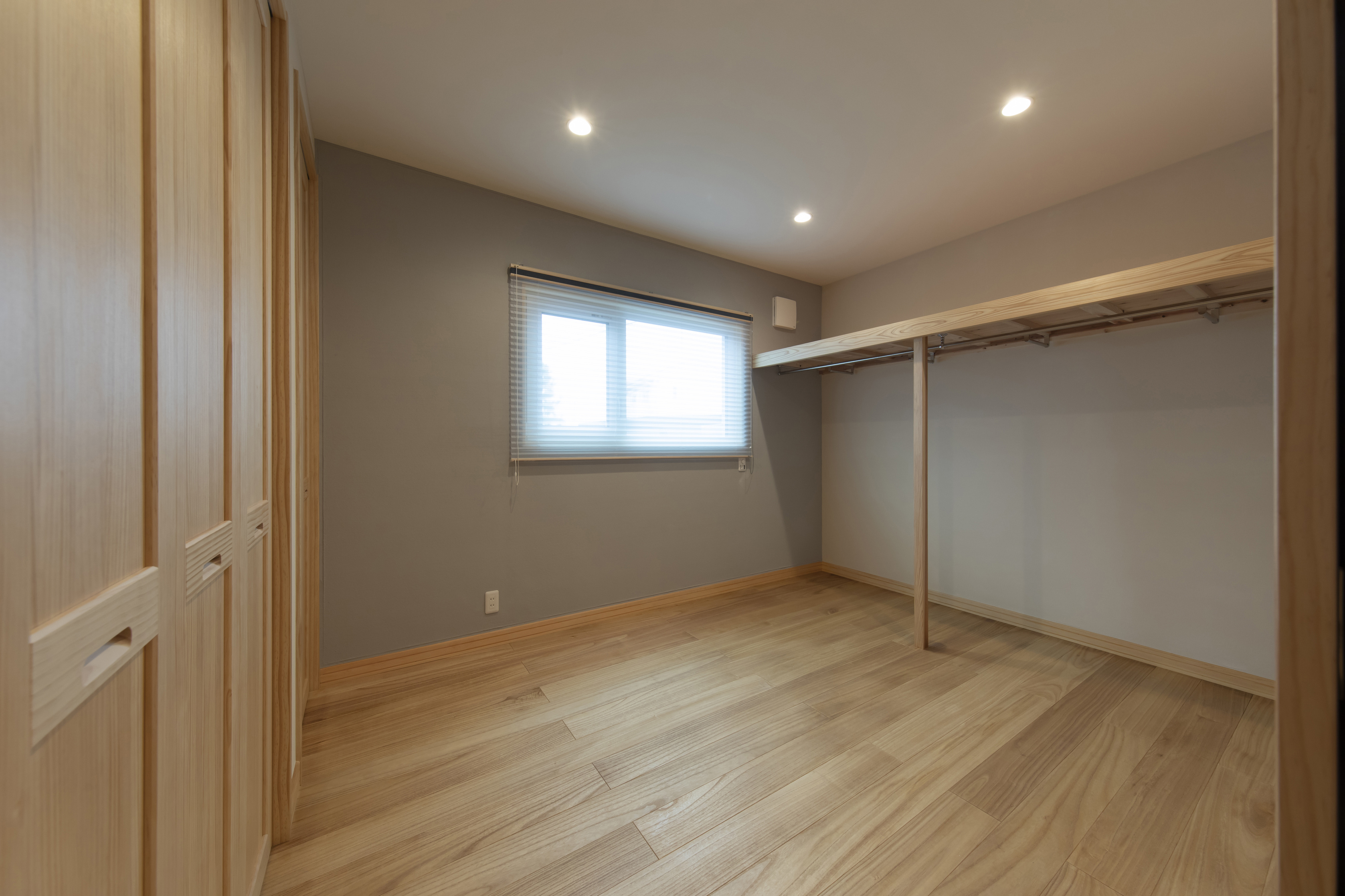 素材のコントラストが美しい個性的なモダン住宅 - photo 3