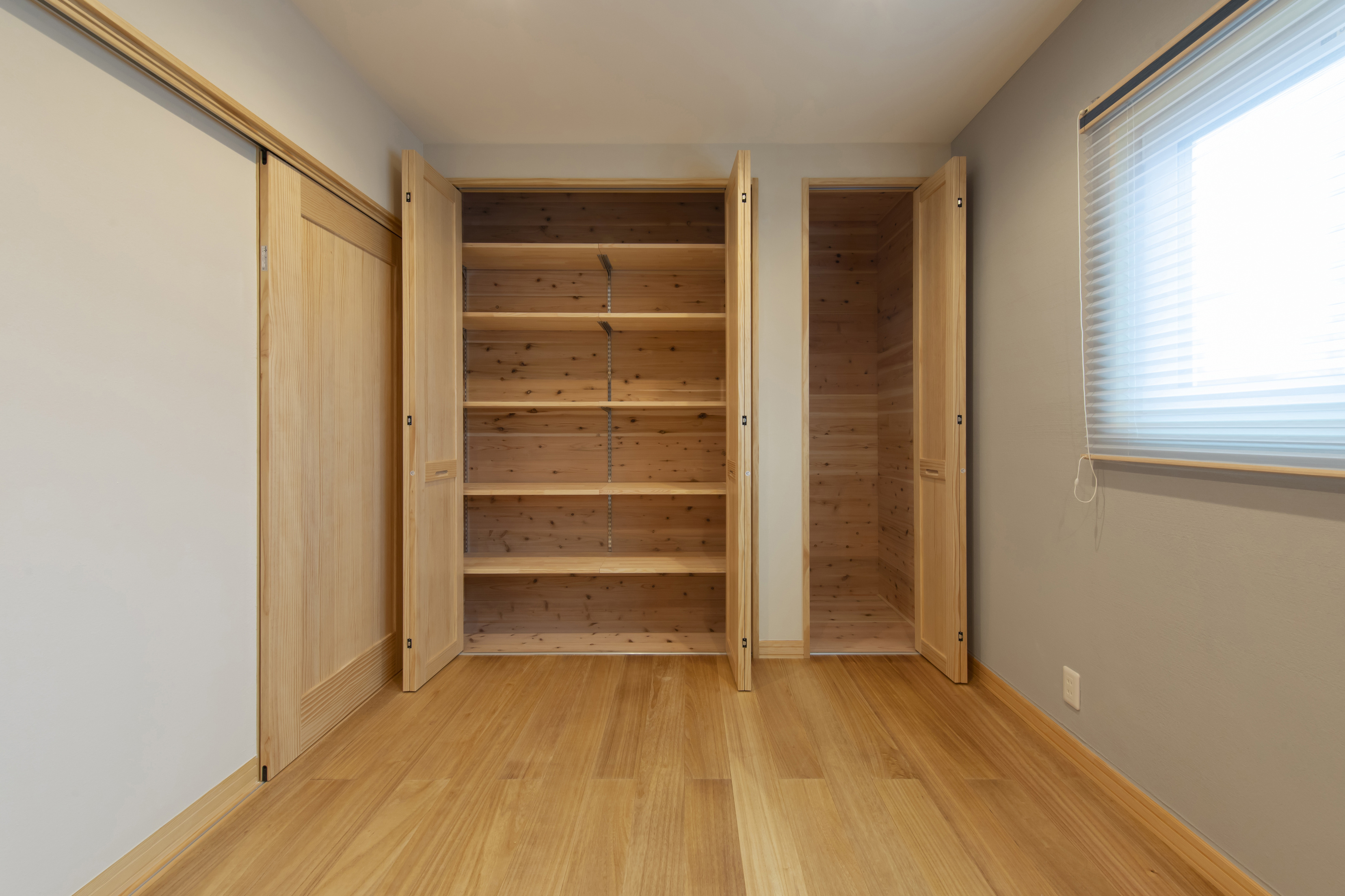 素材のコントラストが美しい個性的なモダン住宅 - photo 4