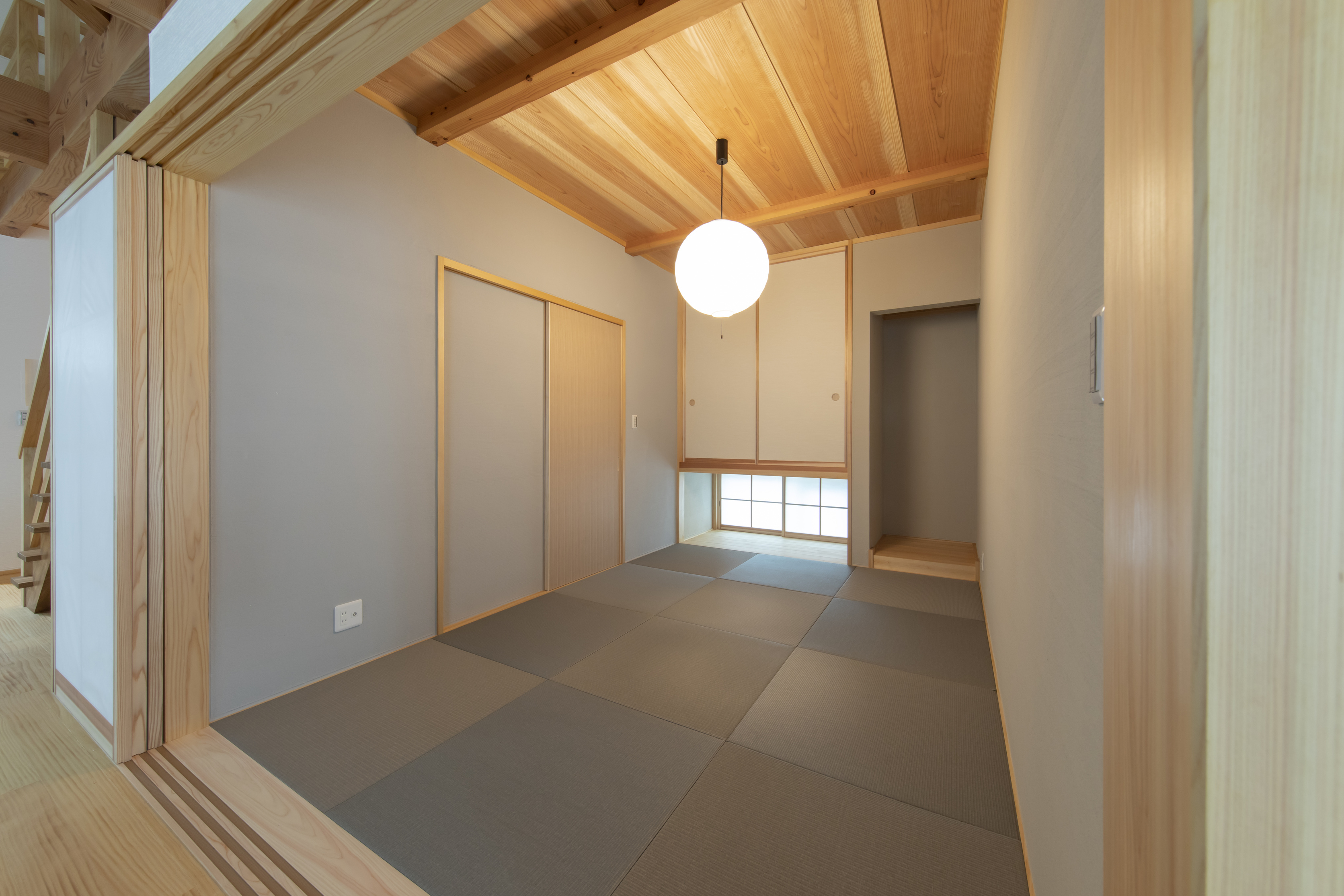 素材のコントラストが美しい個性的なモダン住宅 - photo 9