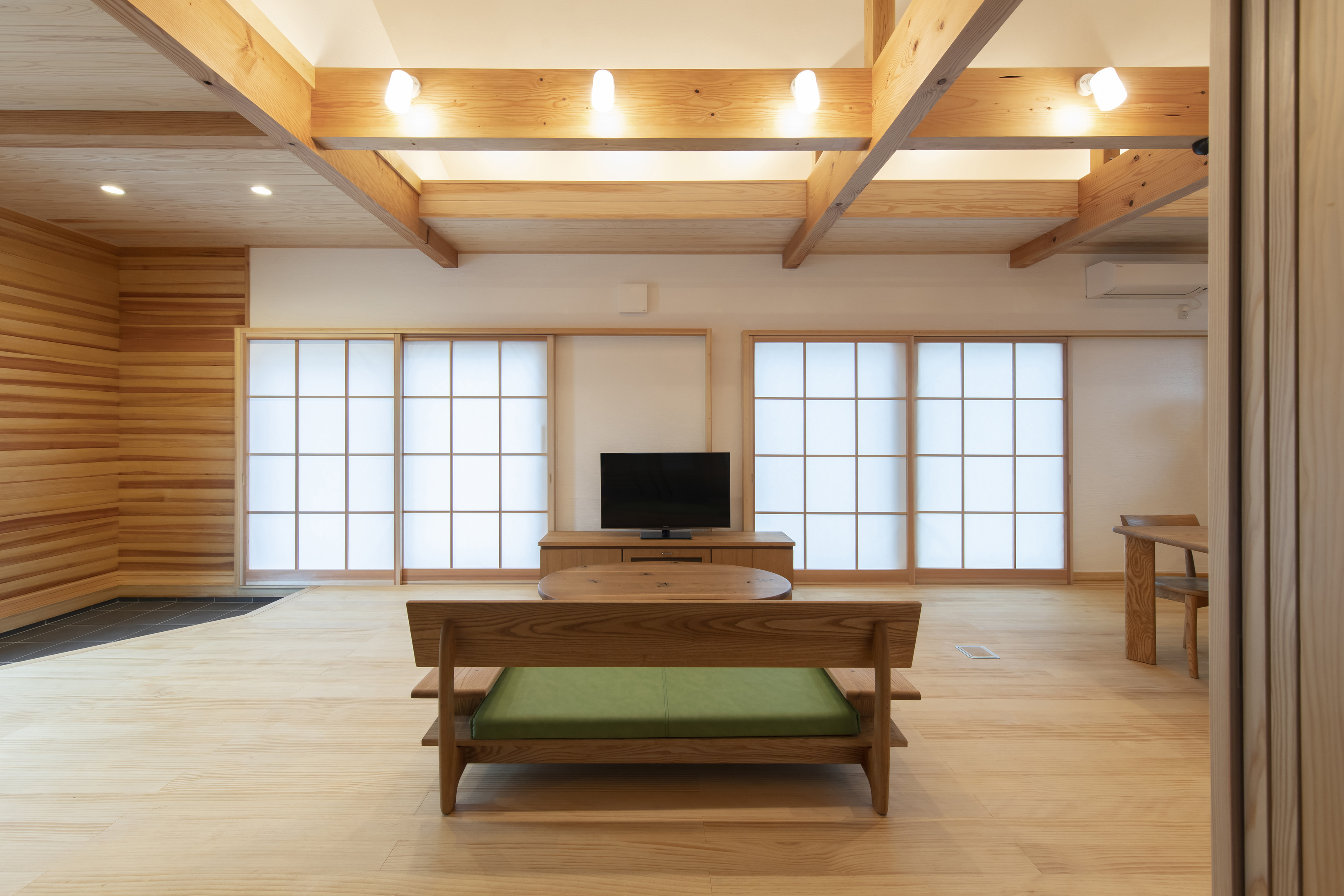 素材のコントラストが美しい個性的なモダン住宅 - photo 11