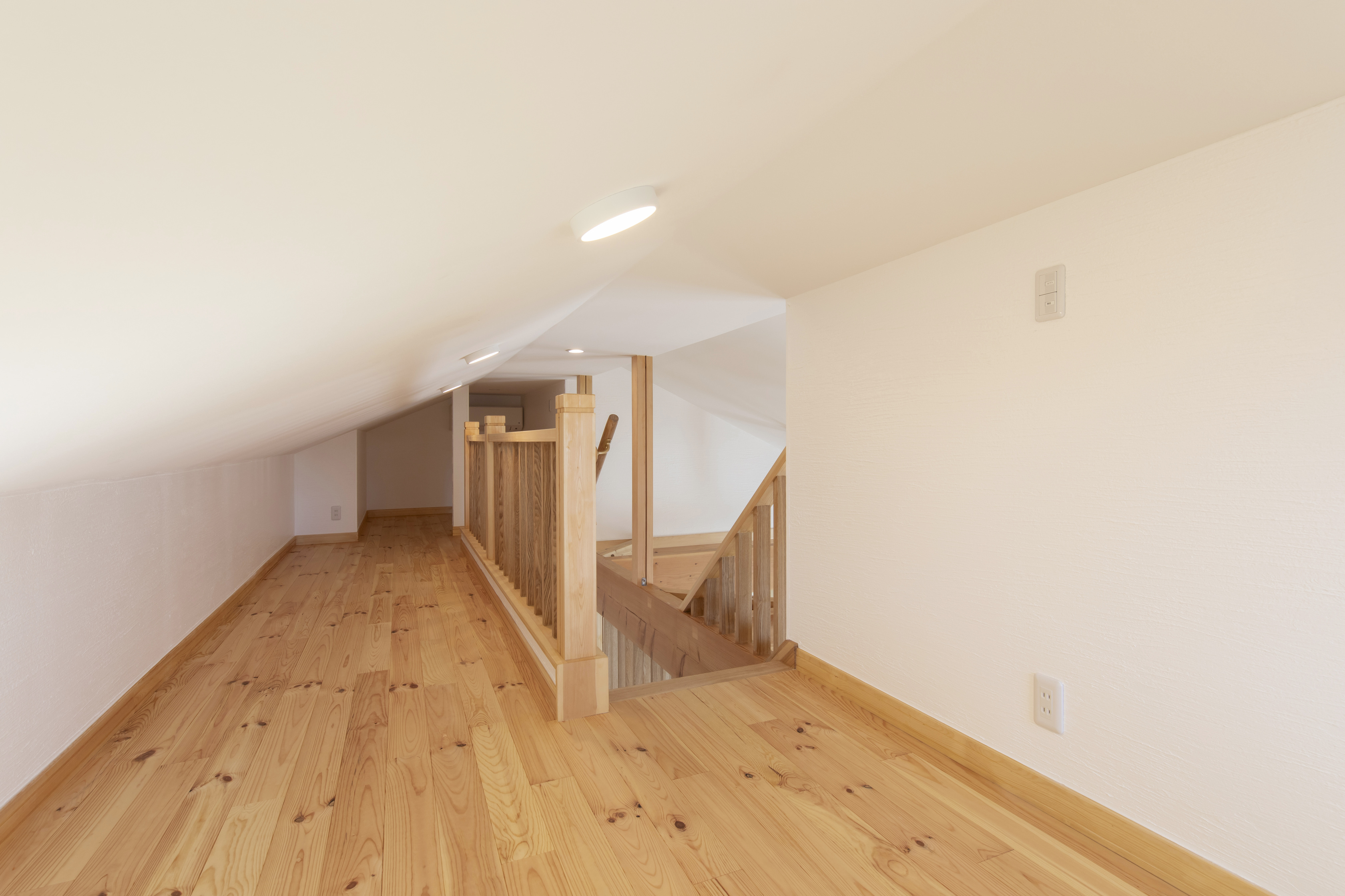 網代天井と小上がりの和室が織りなす伝統とモダンが融合する空間 - photo 2