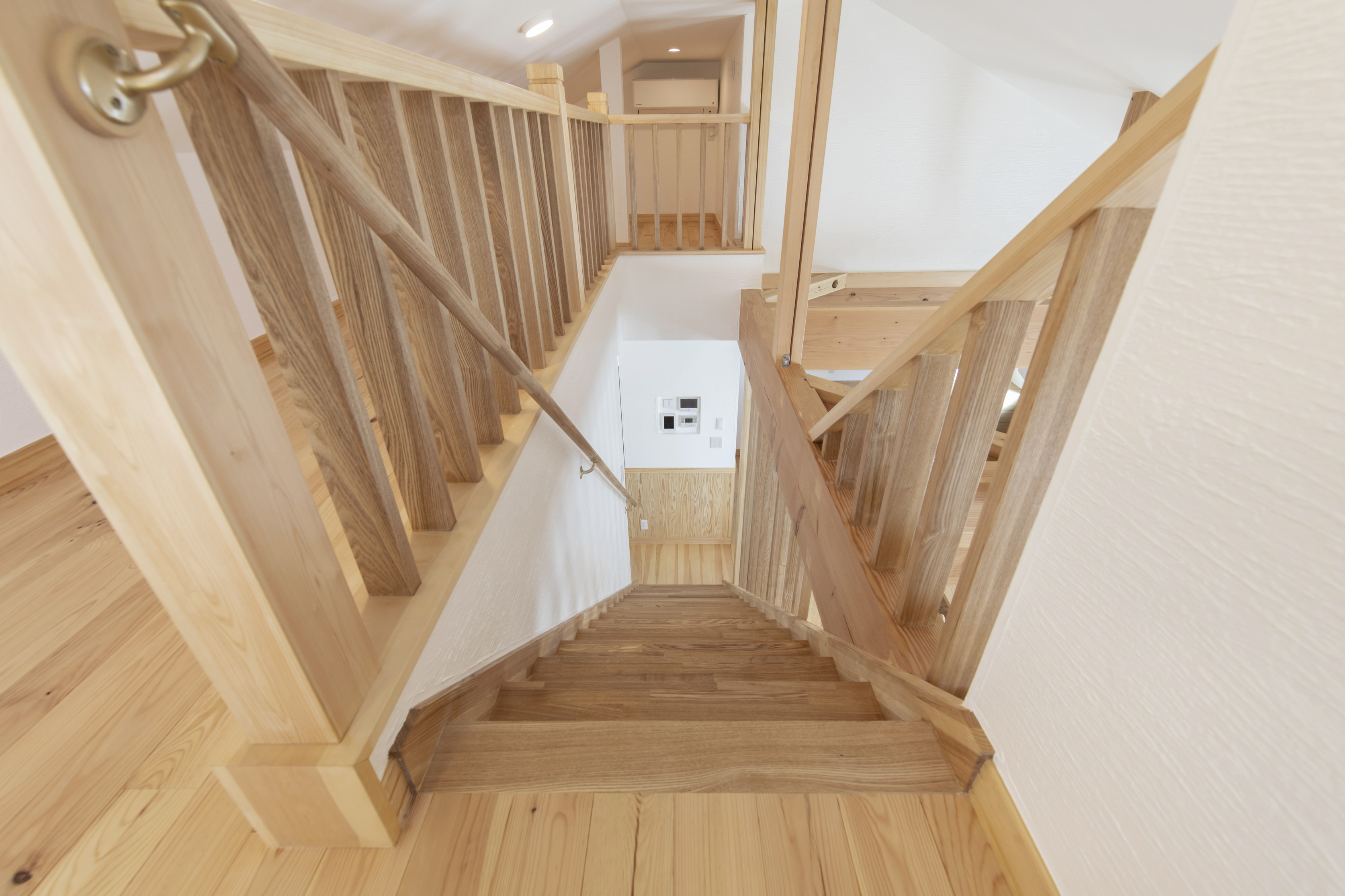 網代天井と小上がりの和室が織りなす伝統とモダンが融合する空間 - photo 4