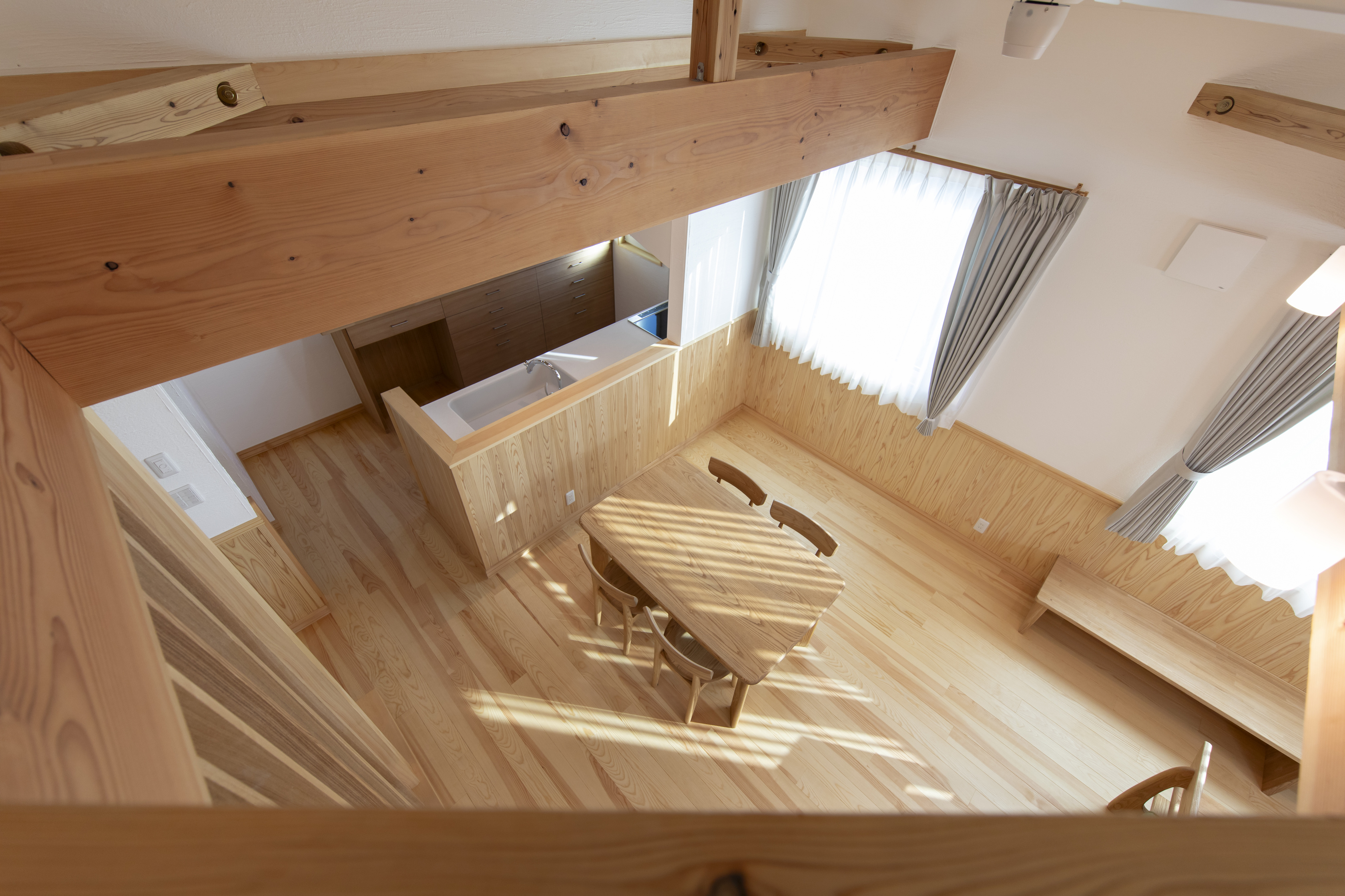 網代天井と小上がりの和室が織りなす伝統とモダンが融合する空間 - photo 11