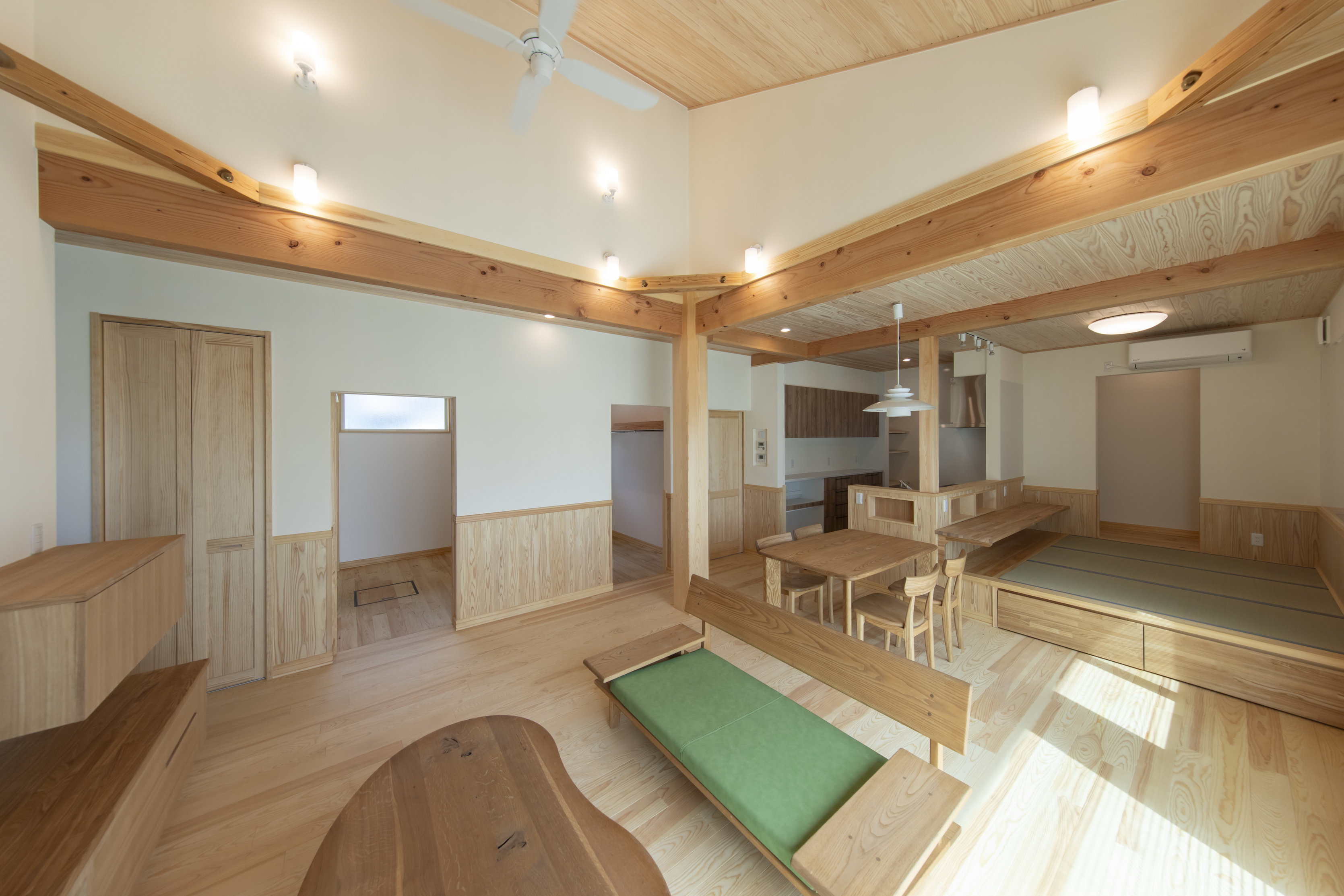 自然素材で統一された機能と美しさを両立する住まい - photo 9